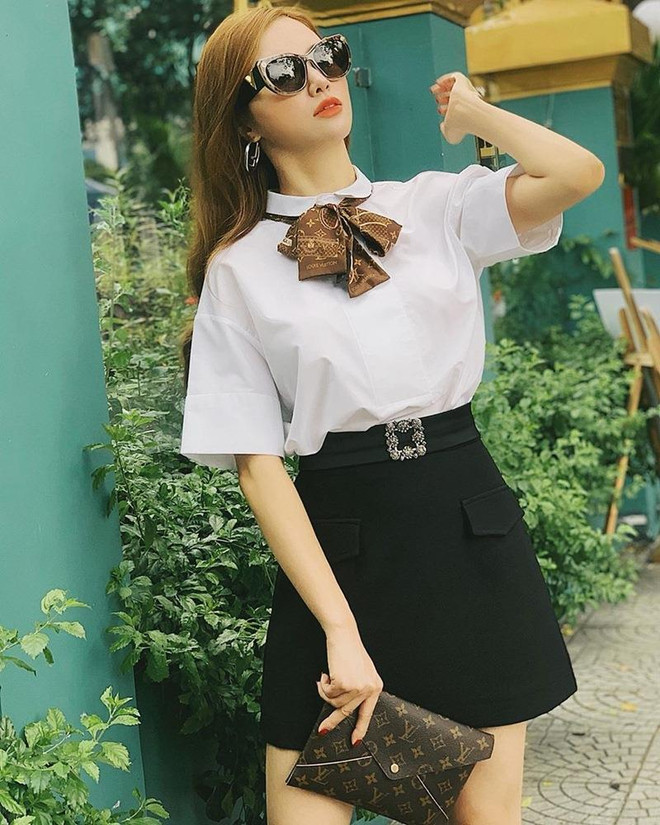 Crop top, quần ống lửng thống trị street style của dàn sao Việt ảnh 22