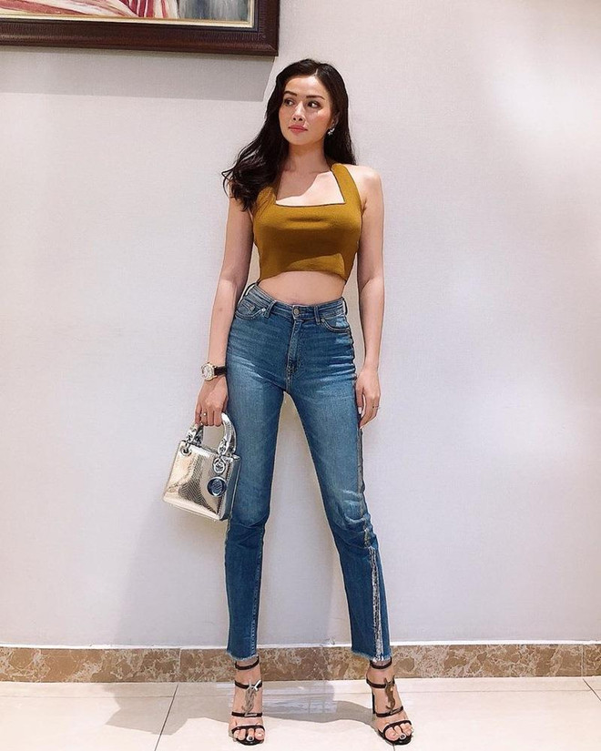 Crop top, quần ống lửng thống trị street style của dàn sao Việt ảnh 5