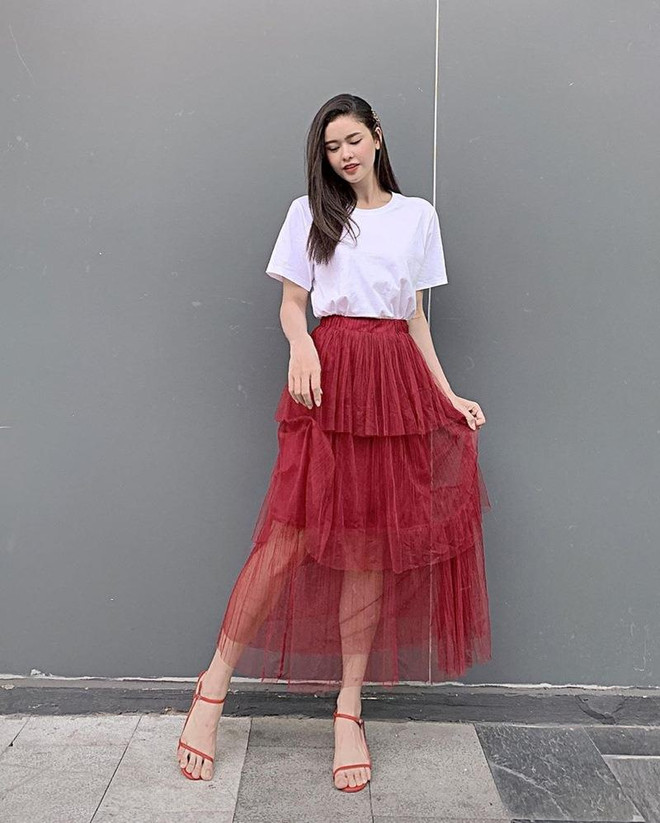 Crop top, quần ống lửng thống trị street style của dàn sao Việt ảnh 12