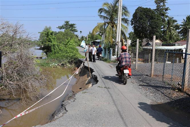 Tiền Giang khẩn trương khắc phục các điểm sạt lở nghiêm trọng ảnh 1