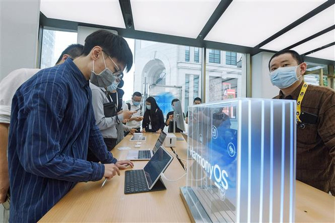 Các hãng viễn thông Canada chi bộn tiền vào công nghệ của Huawei ảnh 1