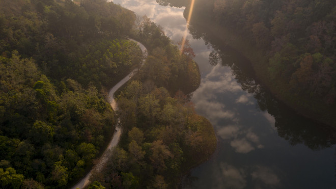 Nét đẹp yên bình, lãng mạn khi Đông về trên hồ Bản Viết ảnh 2