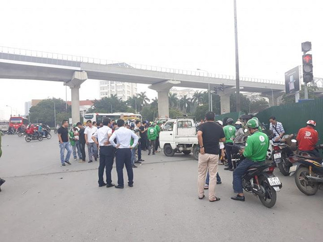 Hà Nội: 'Xe điên' đâm hàng loạt xe máy, nhiều người bị thương ảnh 3