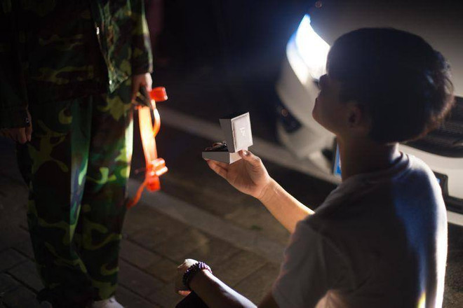 Doanh nhân Trung Quốc gây sốc khi xếp ôtô thành trái tim để cầu hôn ảnh 2