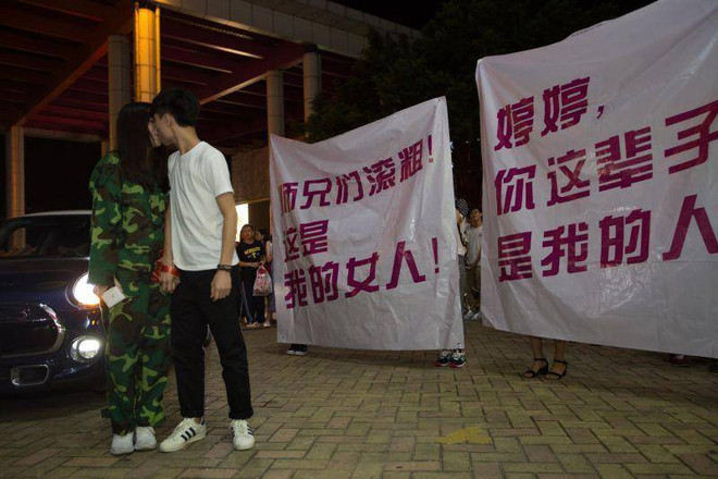 Doanh nhân Trung Quốc gây sốc khi xếp ôtô thành trái tim để cầu hôn ảnh 3