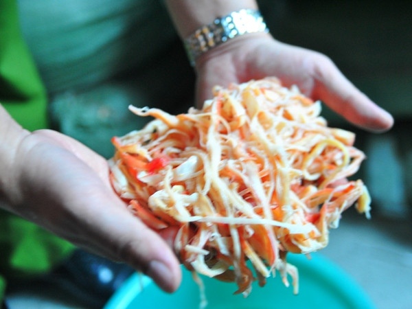 [Photo] Cận cảnh gần 2 tấn mực khô nghi trộn cao su bị bắt giữ ảnh 1