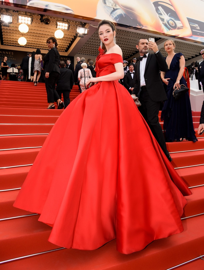 ''Cuộc chiến thời trang'' của Lý Nhã Kỳ và dàn sao châu Á tại Cannes ảnh 3