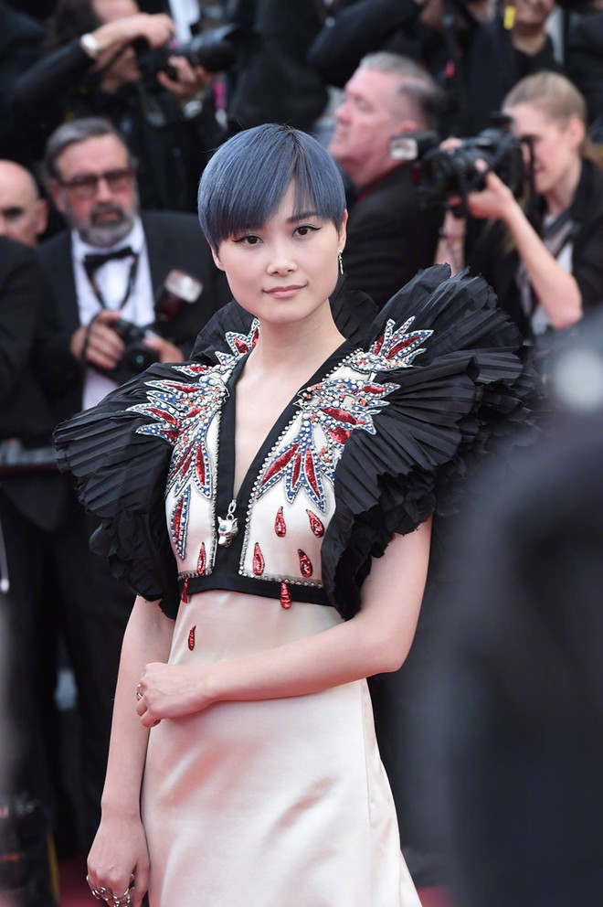 ''Cuộc chiến thời trang'' của Lý Nhã Kỳ và dàn sao châu Á tại Cannes ảnh 21