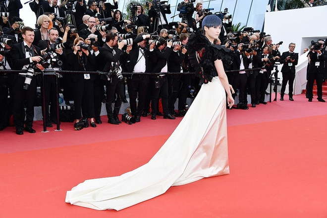 ''Cuộc chiến thời trang'' của Lý Nhã Kỳ và dàn sao châu Á tại Cannes ảnh 19