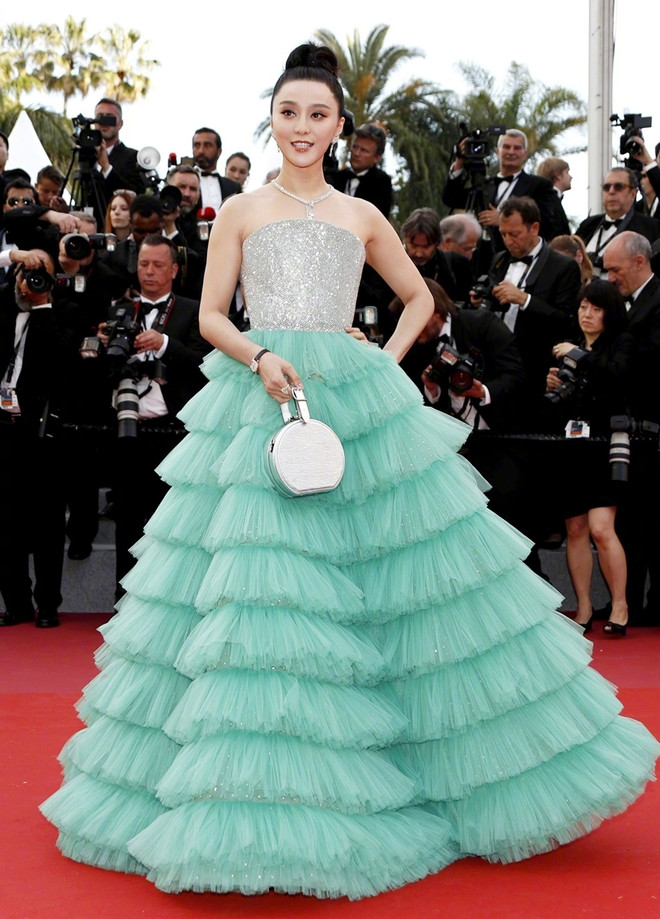 ''Cuộc chiến thời trang'' của Lý Nhã Kỳ và dàn sao châu Á tại Cannes ảnh 9