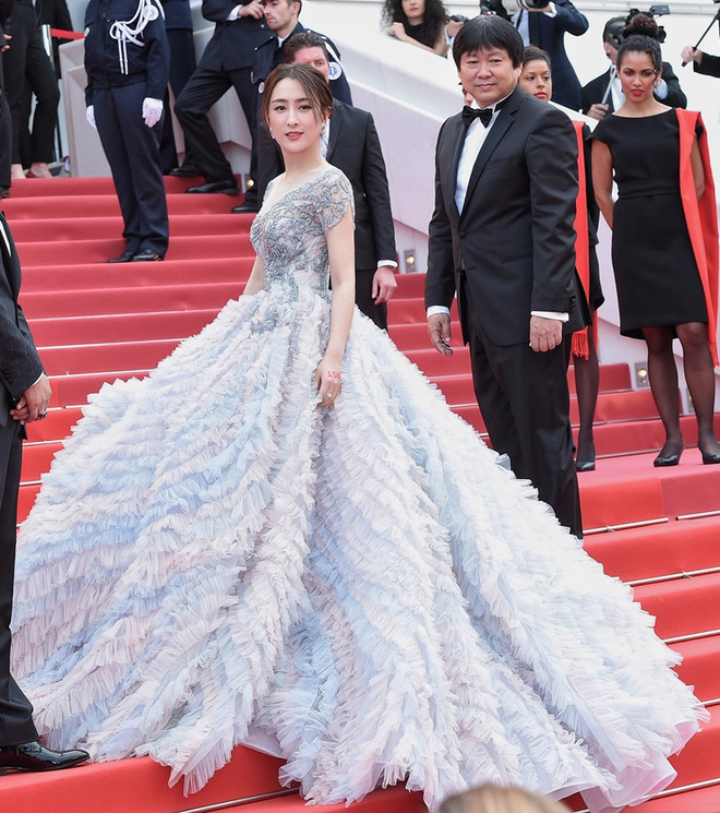 ''Cuộc chiến thời trang'' của Lý Nhã Kỳ và dàn sao châu Á tại Cannes ảnh 28