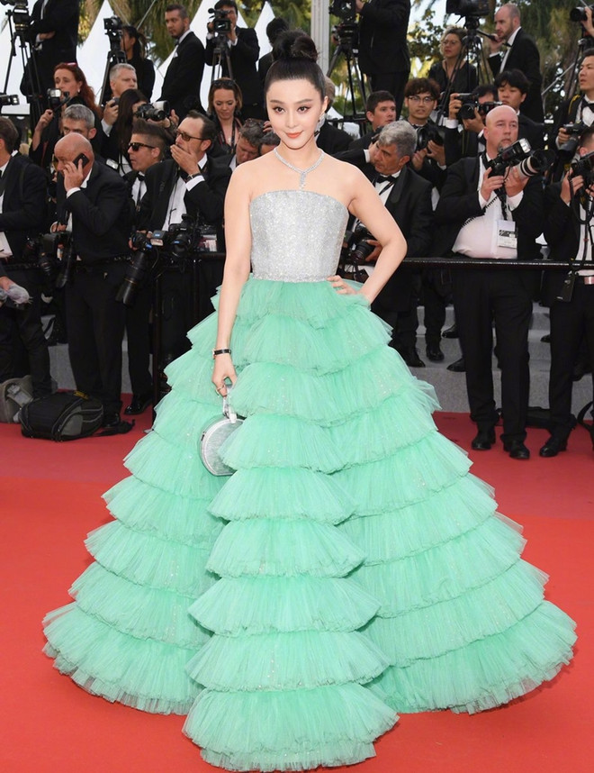 ''Cuộc chiến thời trang'' của Lý Nhã Kỳ và dàn sao châu Á tại Cannes ảnh 8