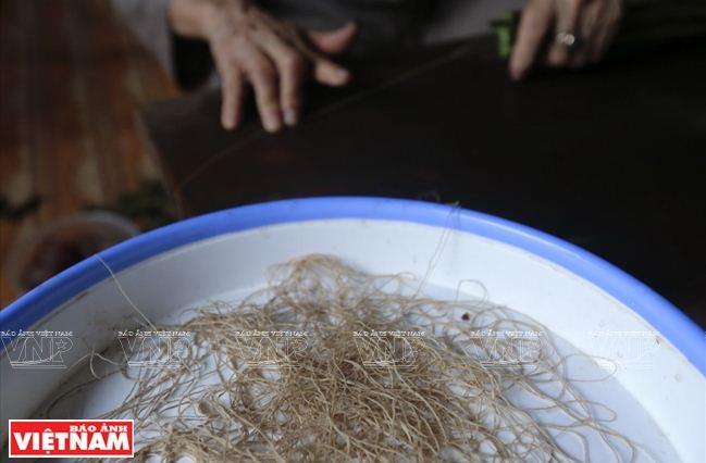 Những tấm lụa làm từ tơ sen độc đáo của nghệ nhân Phan Thị Thuận ảnh 5