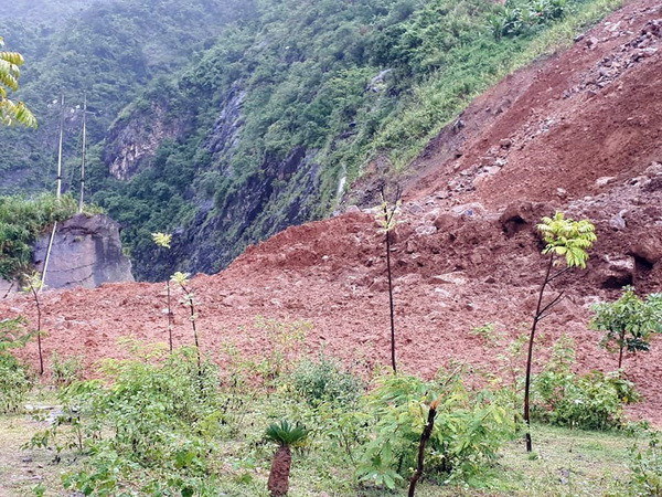 Sơn La tập trung khắc phục sạt lở đất đá trên Quốc lộ 279D ảnh 1