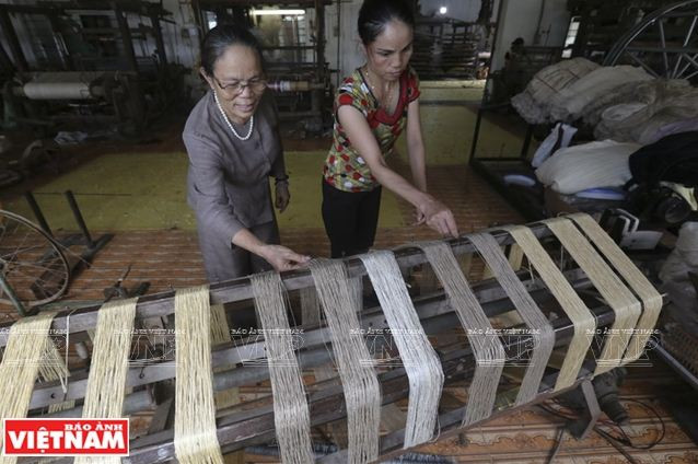 Những tấm lụa làm từ tơ sen độc đáo của nghệ nhân Phan Thị Thuận ảnh 6