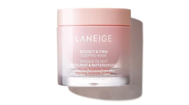 Laneige Bouncy & Firm Sleeping Mask: Mặt nạ ngủ có kết cấu mỏng nhẹ tan chảy trên da giúp cấp ẩm chuyên sâu tương tự như một loại kem dưỡng. Sản phẩm chứa phức hợp hoa mẫu đơn & collagen™ và peptide tái tạo làn da căng mọng và tươi sáng mà không gây cảm giác bết dính. Untitled-design-4.png