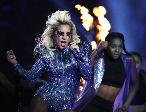 Cận cảnh thỏi son giúp Lady Gaga quyến rũ và bùng nổ trên sân khấu ảnh 2