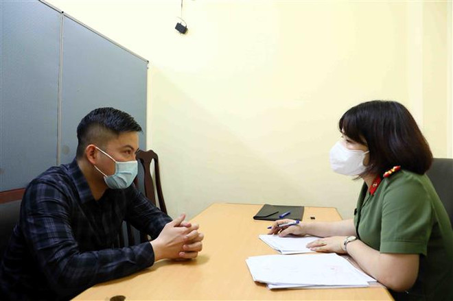 Bắt 3 đối tượng là cộng tác viên tạp chí có hành vi cưỡng đoạt tài sản ảnh 2