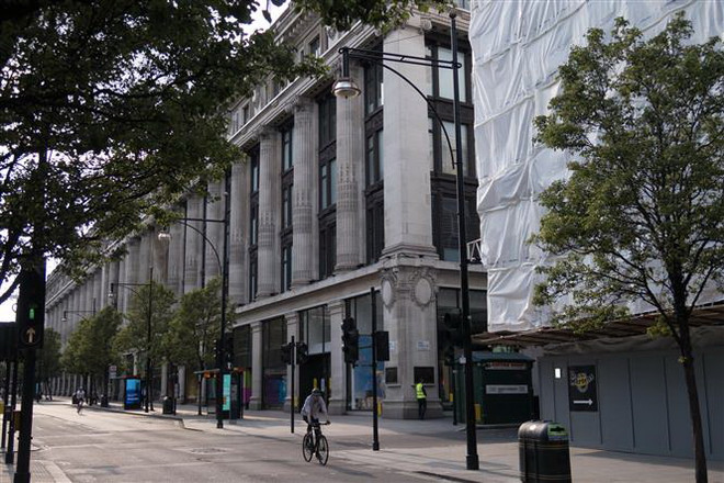 Hãng Fitch giữ nguyên mức xếp hạng nợ của Anh ở mức AA- ảnh 1