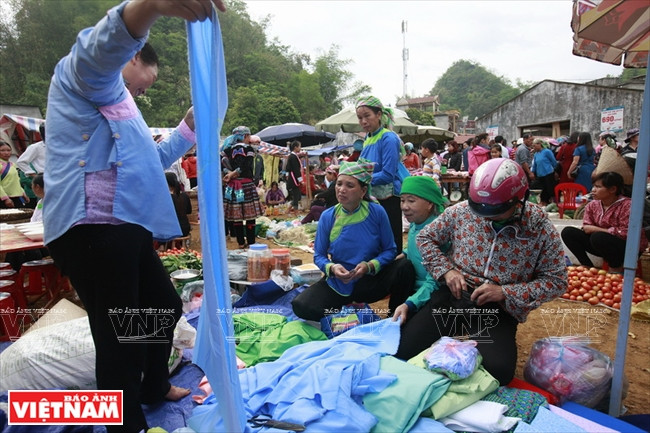Sắc màu chợ phiên San Thàng lớn nhất tỉnh Lai Châu ảnh 6