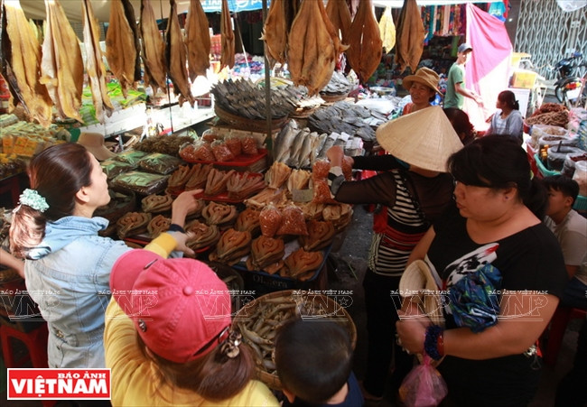 Chợ mắm, cá khô Châu Đốc lớn nhất miền Tây Nam Bộ ảnh 2