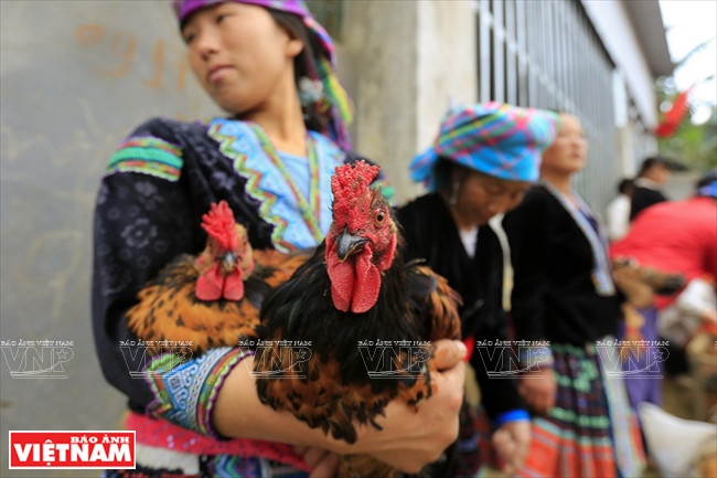 Sắc màu chợ phiên San Thàng lớn nhất tỉnh Lai Châu ảnh 3