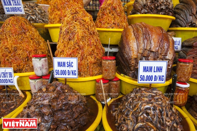 Chợ mắm, cá khô Châu Đốc lớn nhất miền Tây Nam Bộ ảnh 6