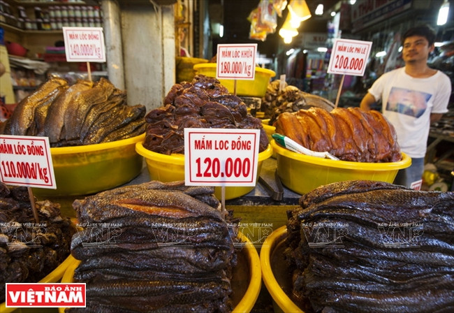 Chợ mắm, cá khô Châu Đốc lớn nhất miền Tây Nam Bộ ảnh 5