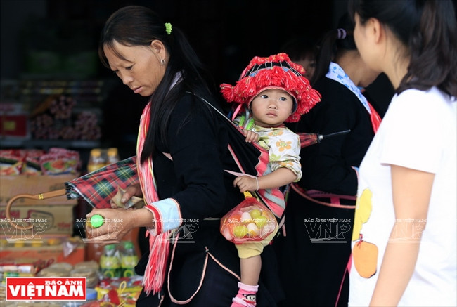 Sắc màu chợ phiên San Thàng lớn nhất tỉnh Lai Châu ảnh 19