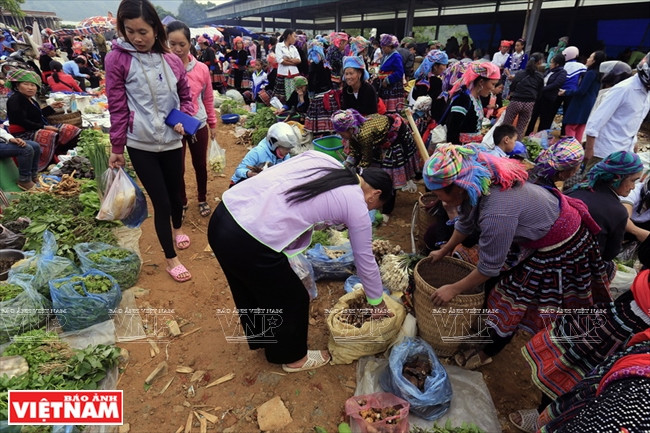 Sắc màu chợ phiên San Thàng lớn nhất tỉnh Lai Châu ảnh 18