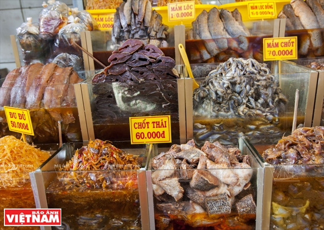 Chợ mắm, cá khô Châu Đốc lớn nhất miền Tây Nam Bộ ảnh 9
