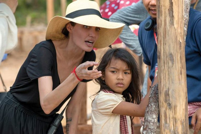 Angelina Jolie quay phim “First, They Killed My Father.'' Sau bộ phim ''Kong - Đảo đầu lâu,'' còn ai đến Việt Nam? ảnh 2