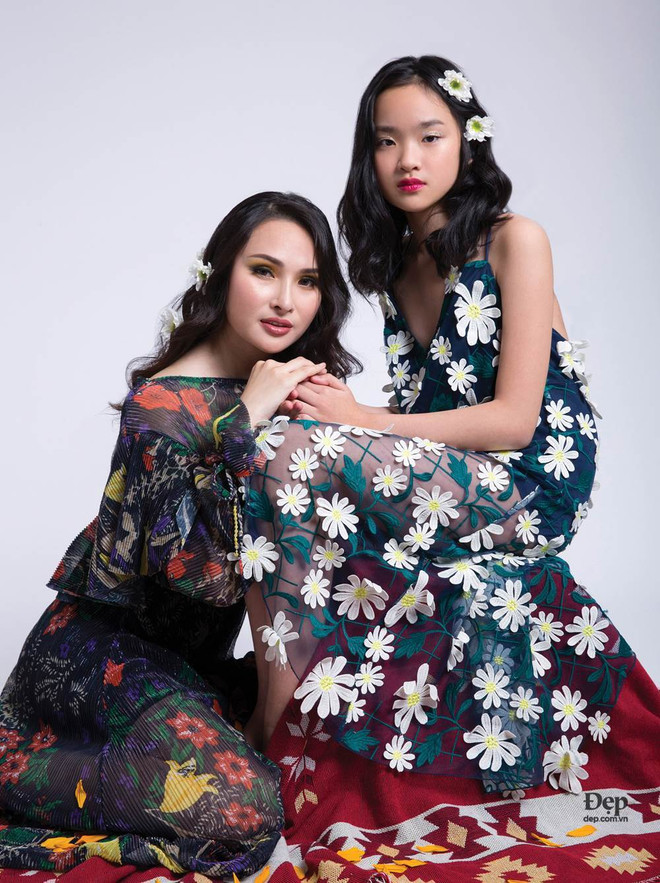 Phối đồ đồng điệu cho mẹ và con gái luôn rạng rỡ, nổi bật ảnh 8