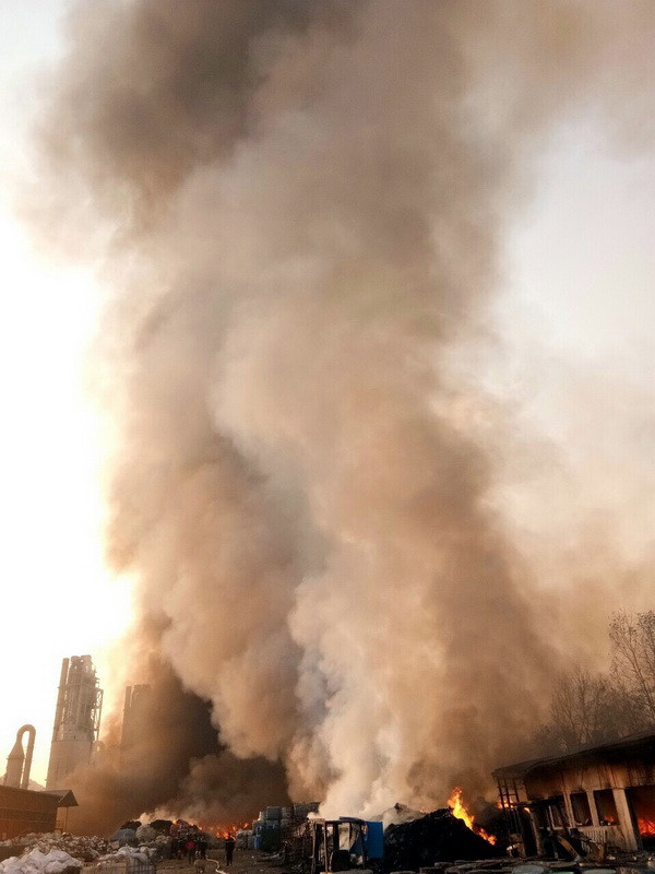 Cháy lớn tại xưởng chứa phế liệu rộng hơn 2ha thiêu rụi nhiều tài sản ảnh 2