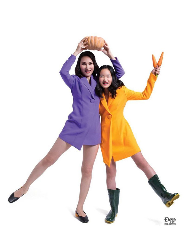 Phối đồ đồng điệu cho mẹ và con gái luôn rạng rỡ, nổi bật ảnh 1