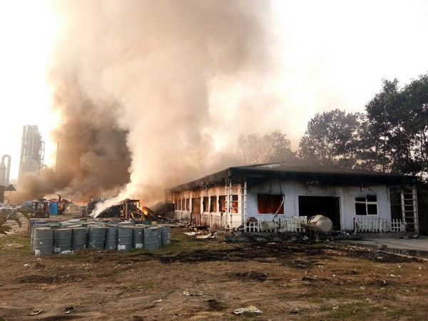 Cháy lớn tại xưởng chứa phế liệu rộng hơn 2ha thiêu rụi nhiều tài sản ảnh 1