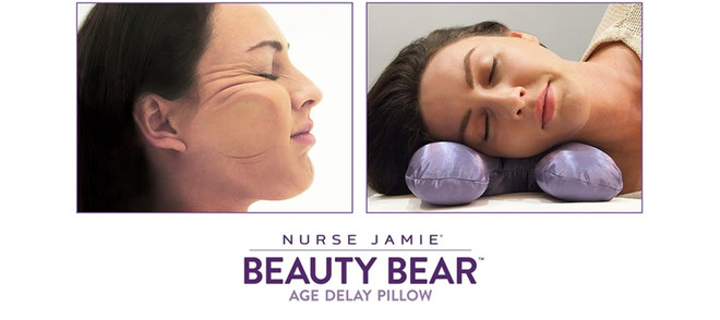 Thiết kế độc đáo của chiếc gối Nurse Jamie Beauty Bear Age Delay (69USD, khoảng 1,6 triệu đồng) giúp hạn chế sự xuất hiện các nếp nhăn khi ngủ. Những thói quen khiến bạn không thể có được làn da đẹp ảnh 3