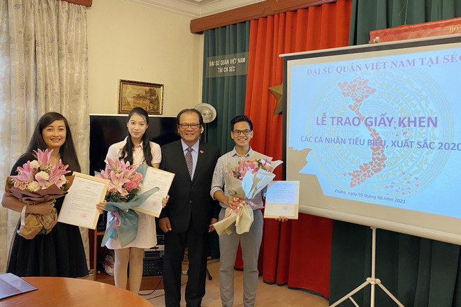 Phát huy tính năng động tích cực của thế hệ trẻ người Việt tại Séc ảnh 2