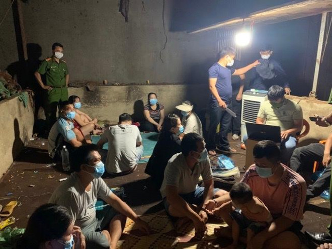 Đắk Lắk bắt quả tang 12 đối tượng đánh bạc trong thời gian giãn cách ảnh 1