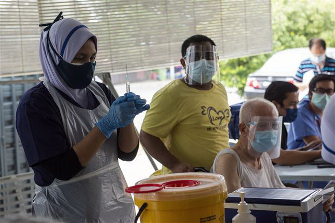 Malaysia phê duyệt có điều kiện việc sử dụng vaccine Moderna ảnh 1