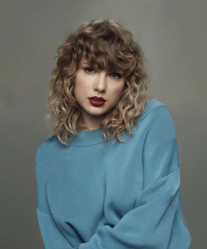 Sau khi vướng tin đồn chỉnh sửa vòng 1, Taylor Swift vẫn thông minh khi mặc trang phục vừa đủ để mọi người ''đoán già đoán non''. 4 gợi ý giúp phái đẹp trở nên tối giản một cách tinh tế nhất ảnh 4