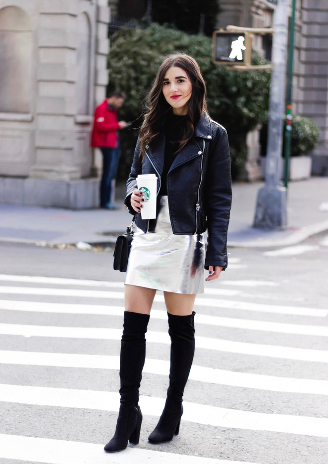 Vi vu lễ Giáng sinh với bản phối trang phục đỏm dáng của áo khoác da ảnh 5