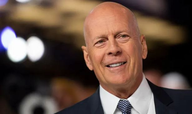 Tài tử Bruce Willis giải nghệ ở tuổi 67 vì mắc chứng mất ngôn ngữ ảnh 1