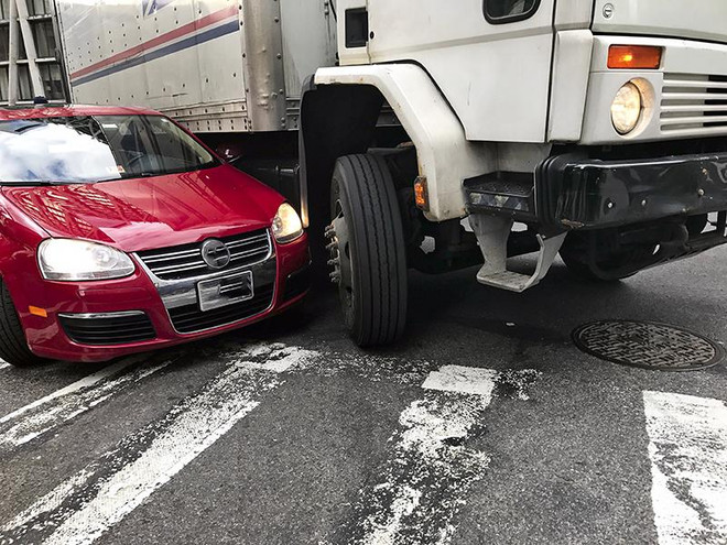 Kinh nghiệm quan trọng để tránh xe tải, xe container an toàn ảnh 3