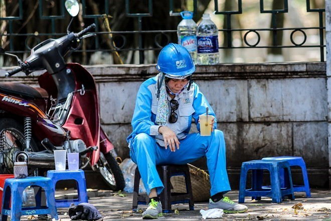 Phía Bắc nắng nóng gay gắt tới 38 độ C, phía Nam có mưa vài nơi ảnh 1