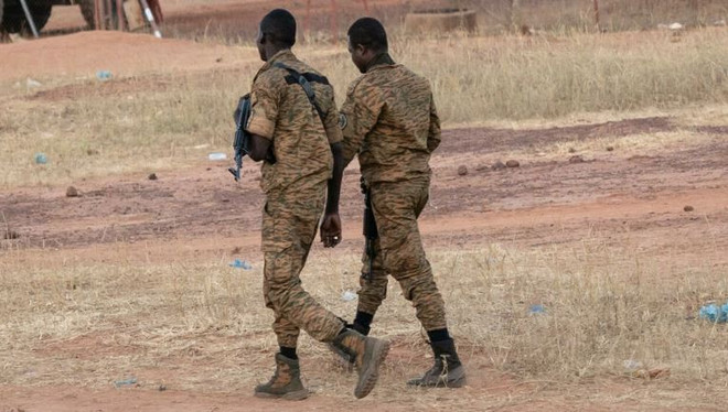 Nổ súng ở doanh trại quân đội ở thủ đô của Burkina Faso ảnh 1