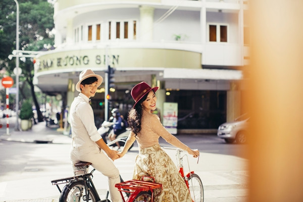 Mặc đồ đôi chất như các cặp đôi nổi tiếng của showbiz Việt ảnh 19