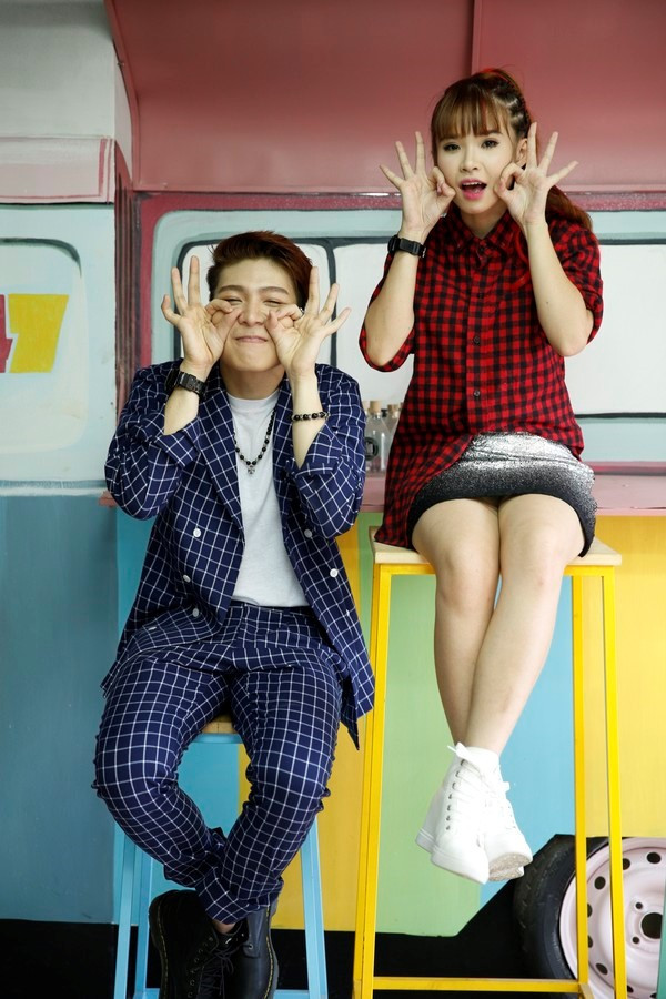 Mặc đồ đôi chất như các cặp đôi nổi tiếng của showbiz Việt ảnh 1