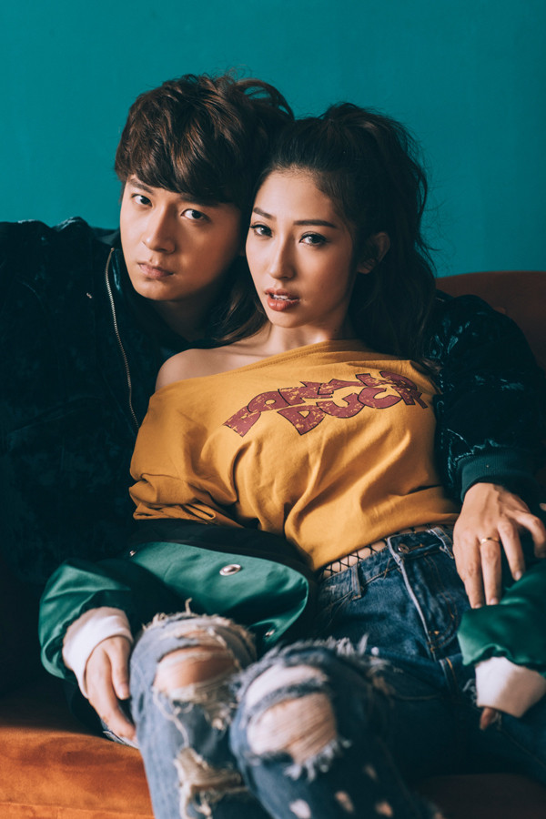 Mặc đồ đôi chất như các cặp đôi nổi tiếng của showbiz Việt ảnh 10