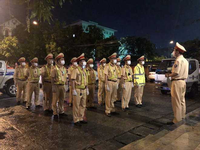 Không nghe điện thoại "cầu cứu" khi đang xử lý vi phạm nồng độ cồn ảnh 2